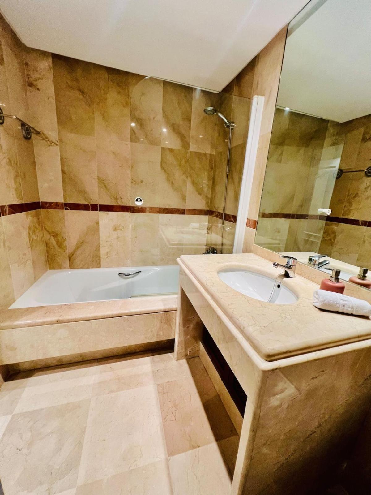 Alicate & Luxury Monteros Apartamento
